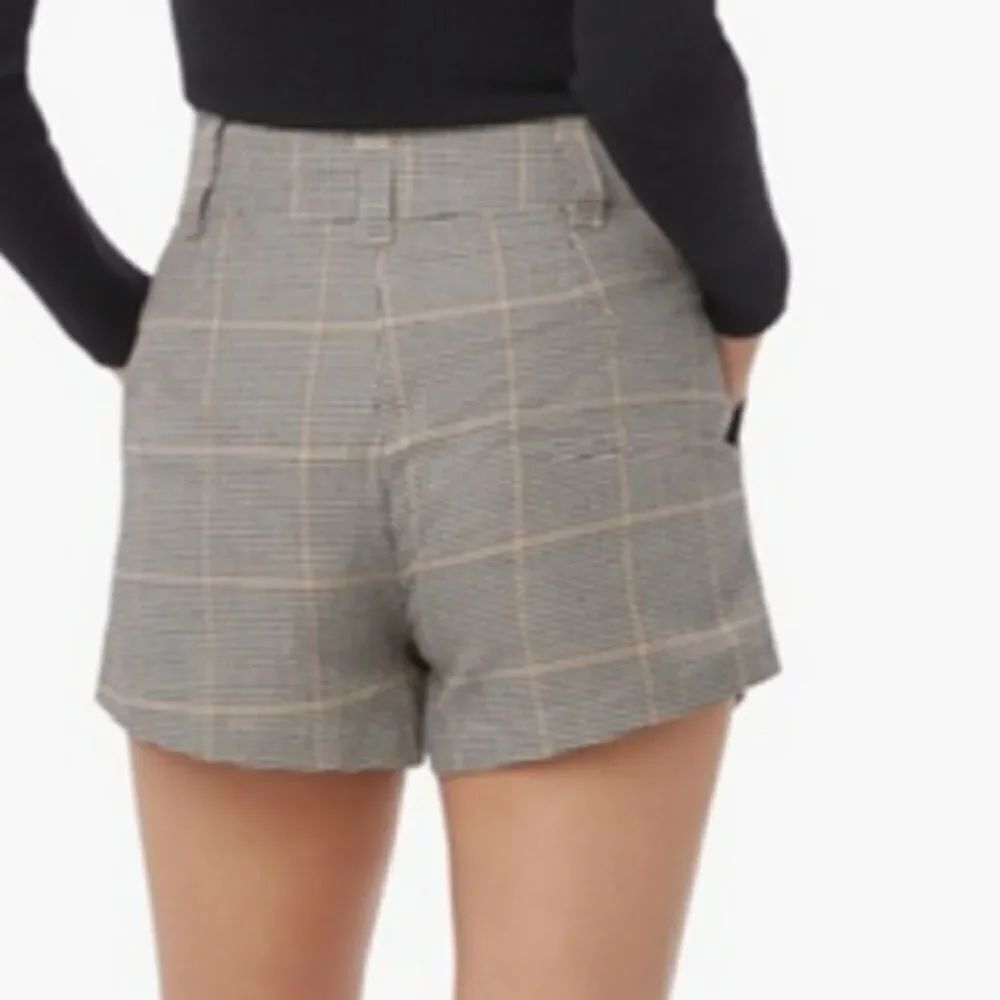 WOMEN"S FOREVER 21 SIDE ZIP CLOSURE SHORT